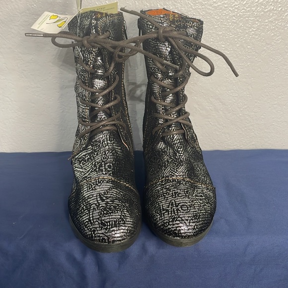 TMA MAIA company women’s leather metallic boots 7.5 NWT - Picture 4 of 15